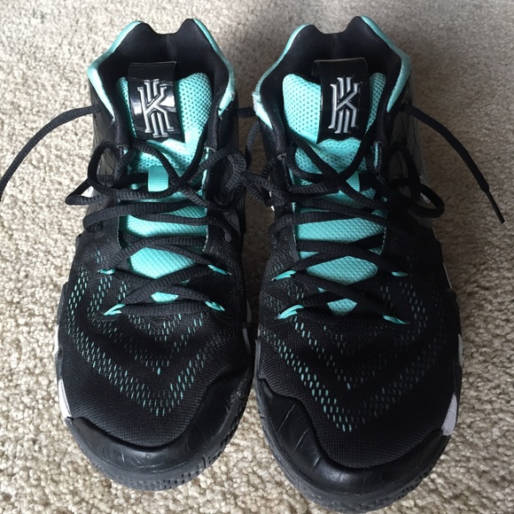 basketball shoes youth size 4